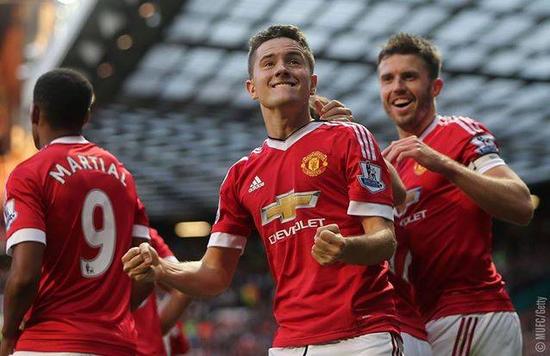 她似乎不容 她似乎不容