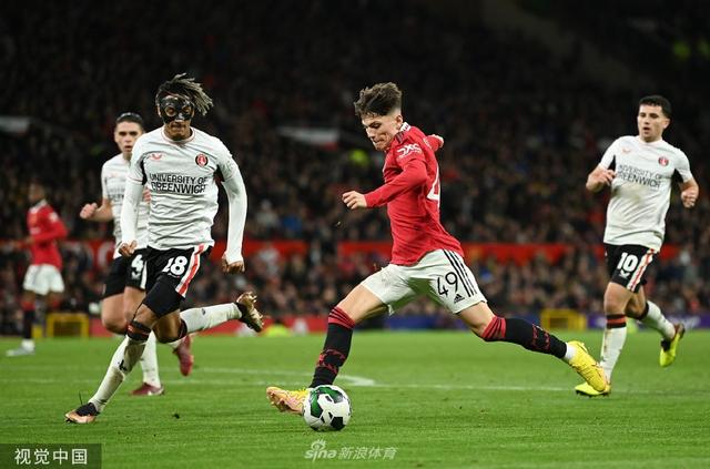 是他在场上 是他在场上